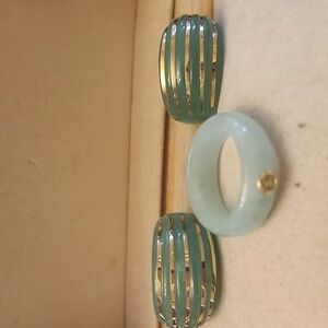 14kt GOLD JADE RINGs WITH A PERIODOT STONE SIZE 8